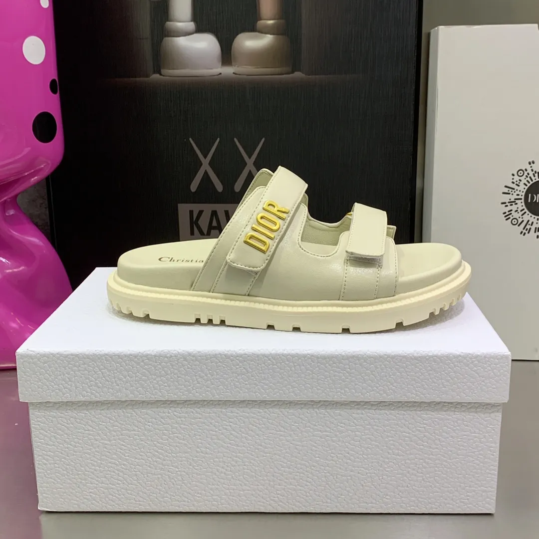 👟👟Ex-factory price👟👟Ex-factory price 440👟👟 Dior 2022 spring and summer new Act Act thick-soled casual women's shoes CD letter logo hardware buckle open-toe slippers Star's same style flat-bottomed round-toe retro beach shoes Top version on the market Material: Upper imported calfskin/imported metal cowhide + cowhide feet + water-dyed sheepskin lining + original molded T👟👟Ex-factory price👟👟Ex-factory price U outsole Size: 34-41 (34.40.41 customization is not returnable)